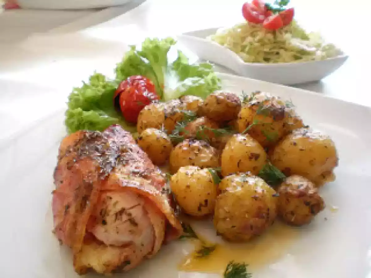 Piept de pui umplut cu garnitura de cartofi noi - poza 3