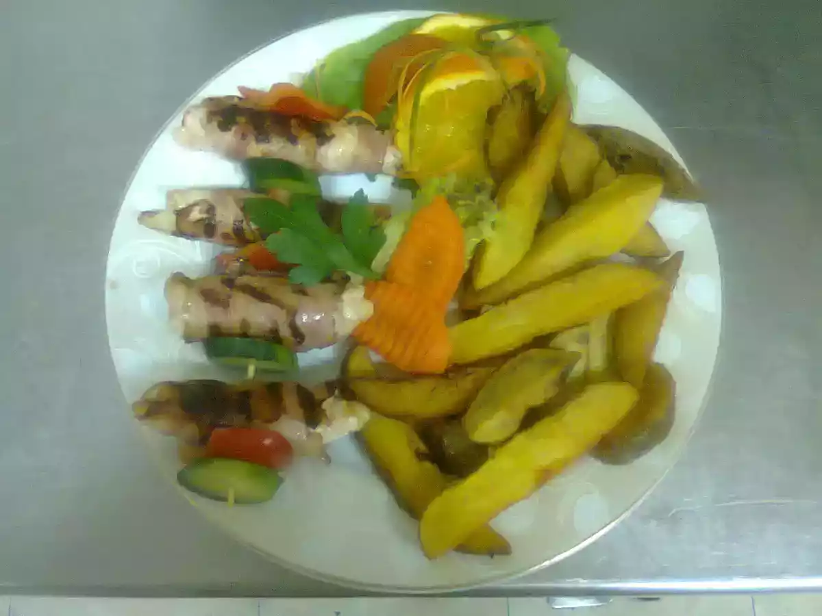 piept de pui umplut cu mozzarela si invelita in bacon - poza 3