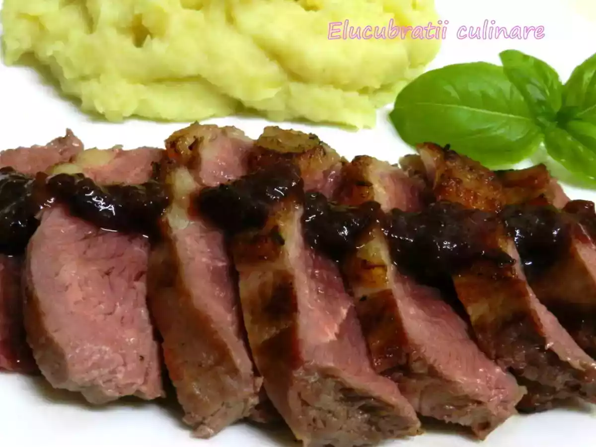 Piept de rață cu piure de cartofi - poza 2