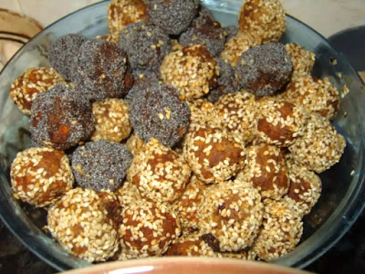 Piftele aperitiv pentru Revelion cu mac si susan - poza 2