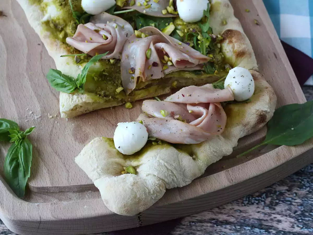 Pinsa cu pesto și mortadella, gata în 10 minute! - poza 4