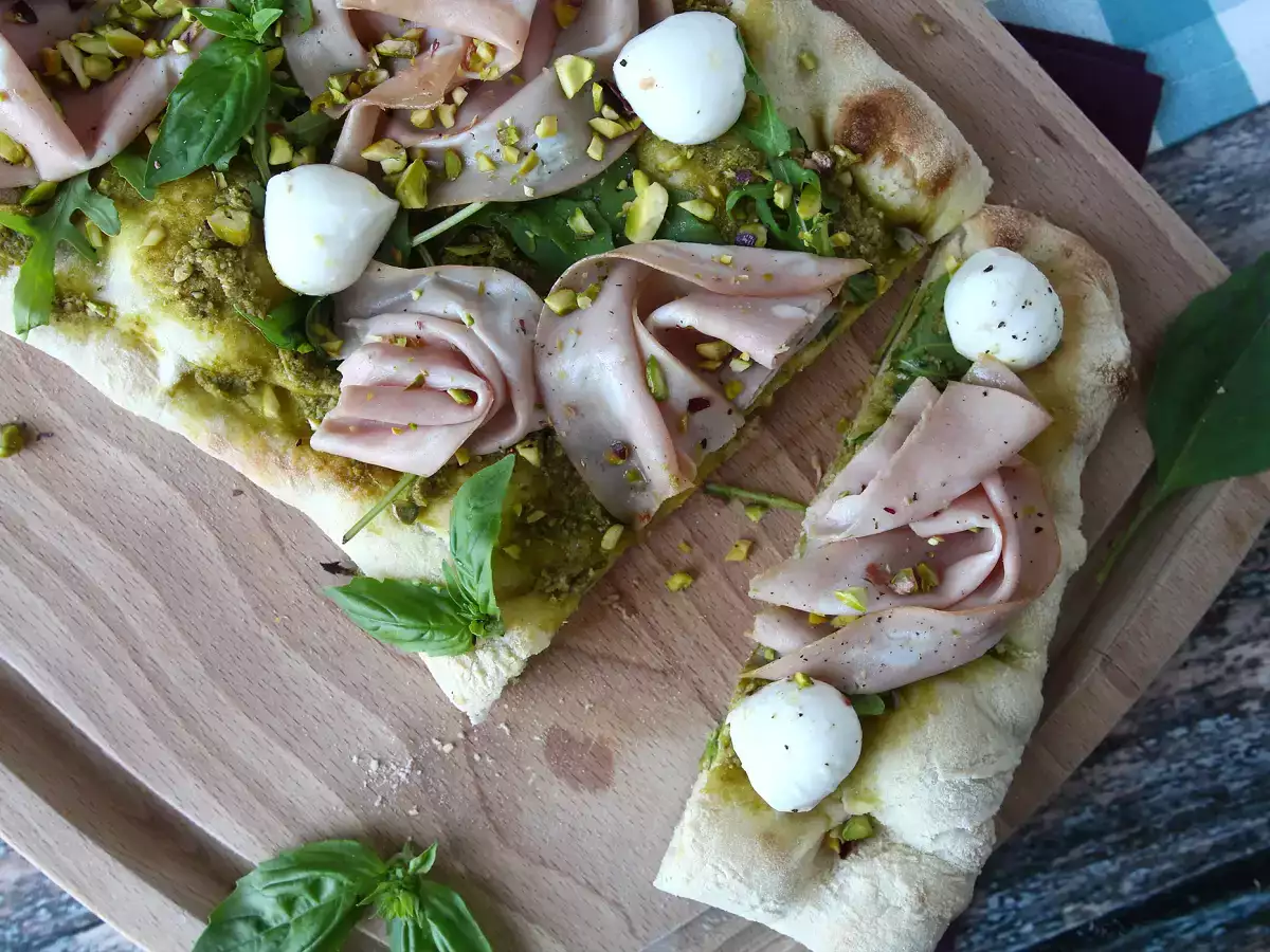 Pinsa cu pesto și mortadella, gata în 10 minute! - poza 8
