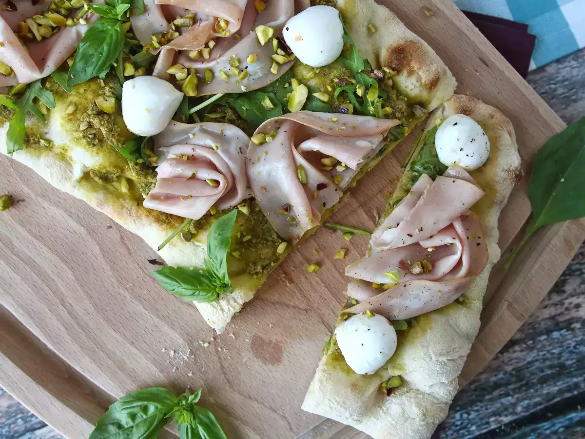 Pinsa cu pesto și mortadella, gata în 10 minute! - poza 4