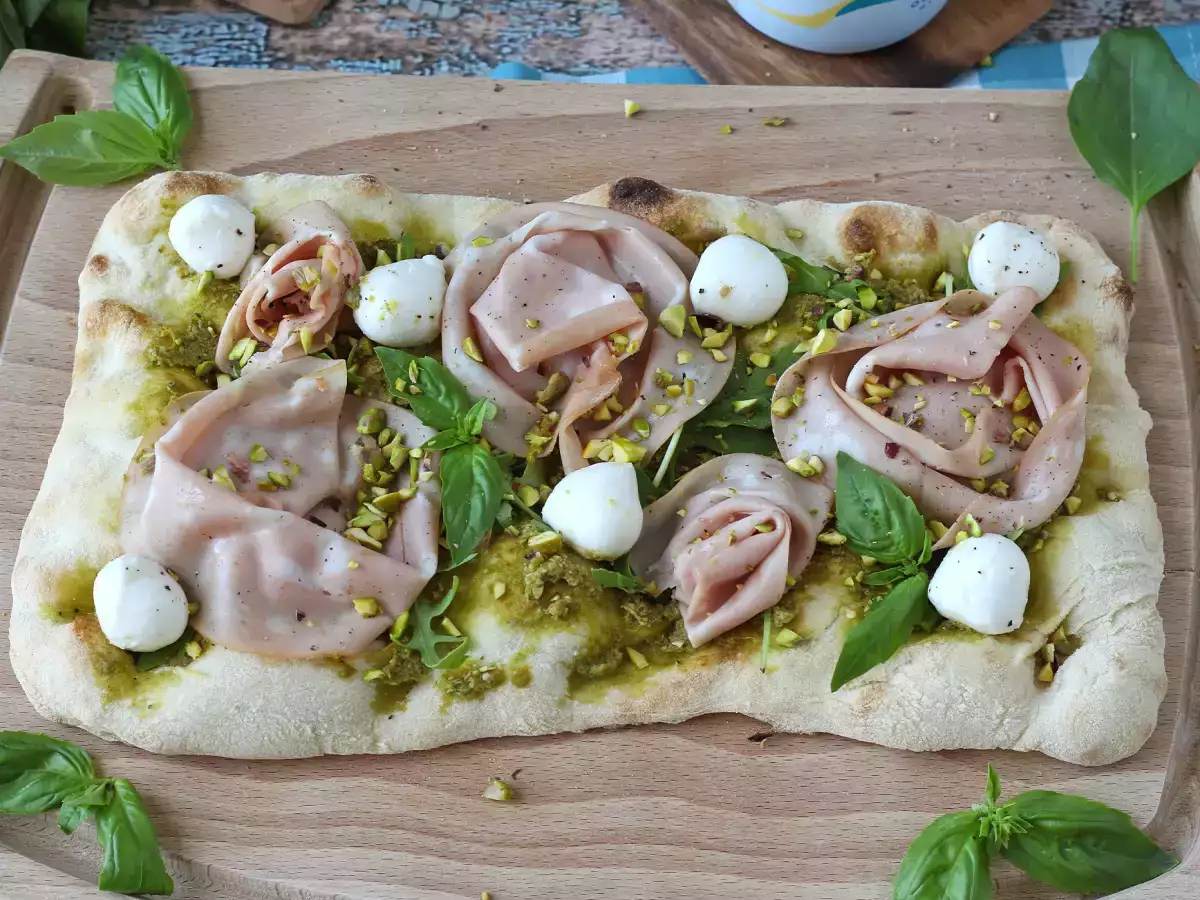 Pinsa cu pesto și mortadella, gata în 10 minute! - poza 5