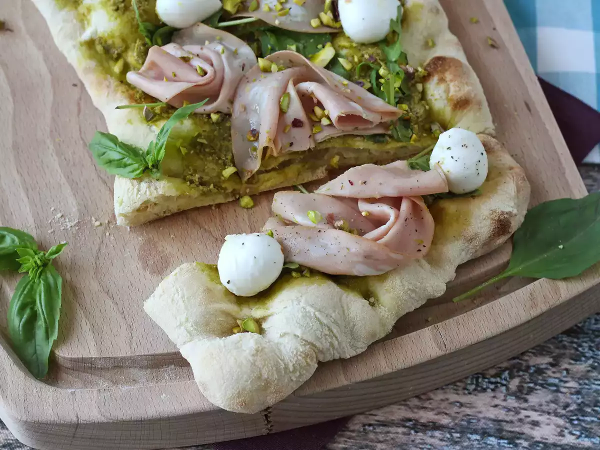 Pinsa cu pesto și mortadella, gata în 10 minute! - poza 6