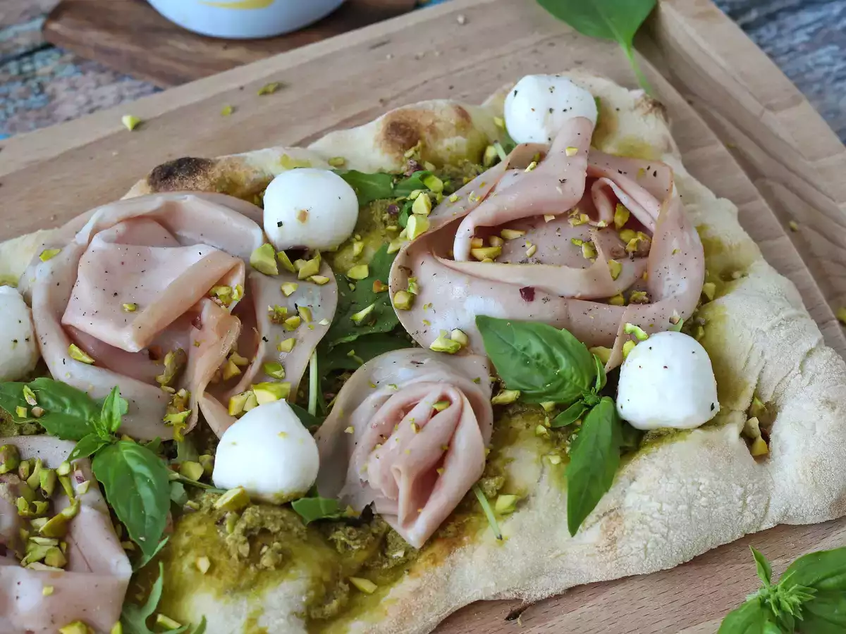 Pinsa cu pesto și mortadella, gata în 10 minute! - poza 7