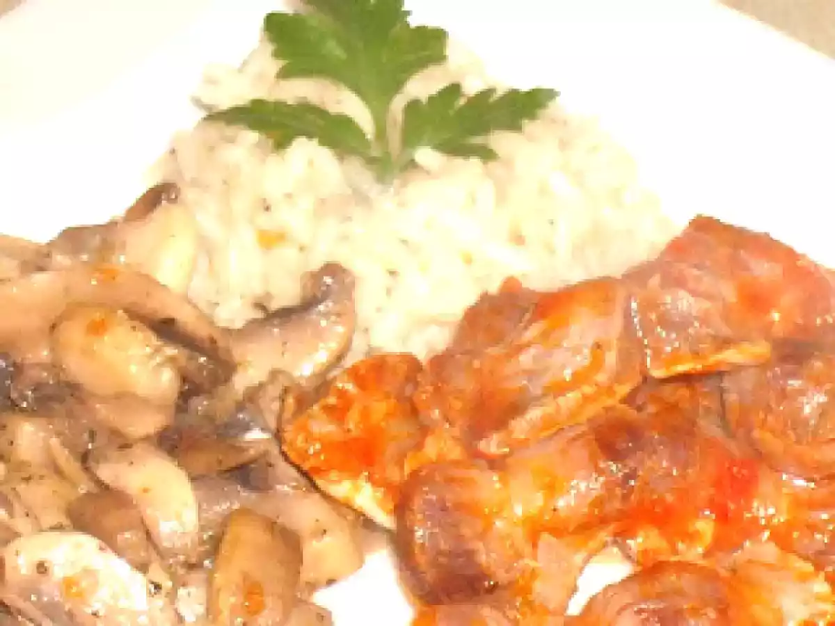 Pipotele cu sos si garnitura de ciuperci sotate