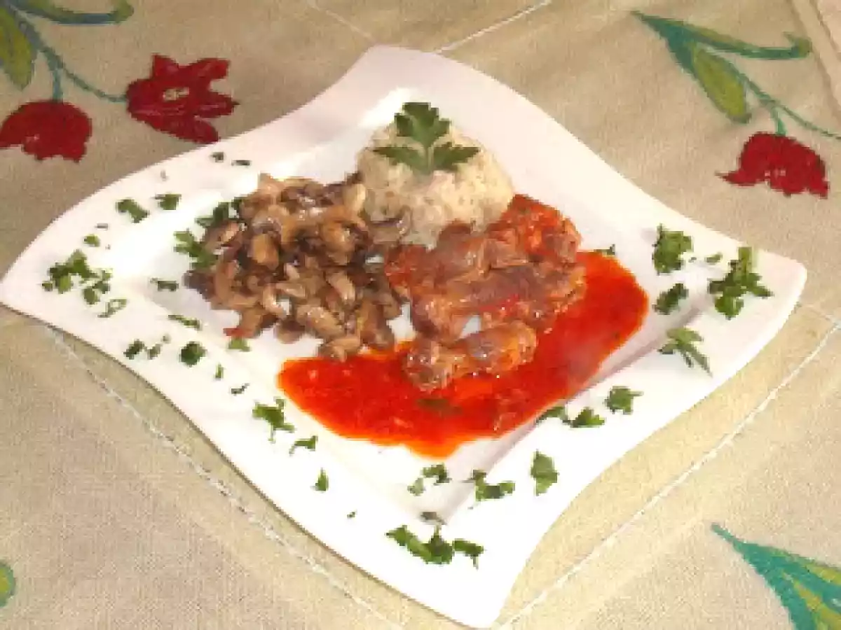 Pipotele cu sos si garnitura de ciuperci sotate - poza 2