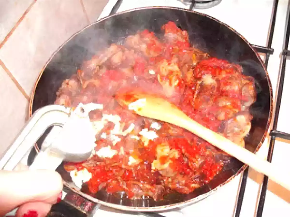 Pipotele cu sos si garnitura de ciuperci sotate - poza 4