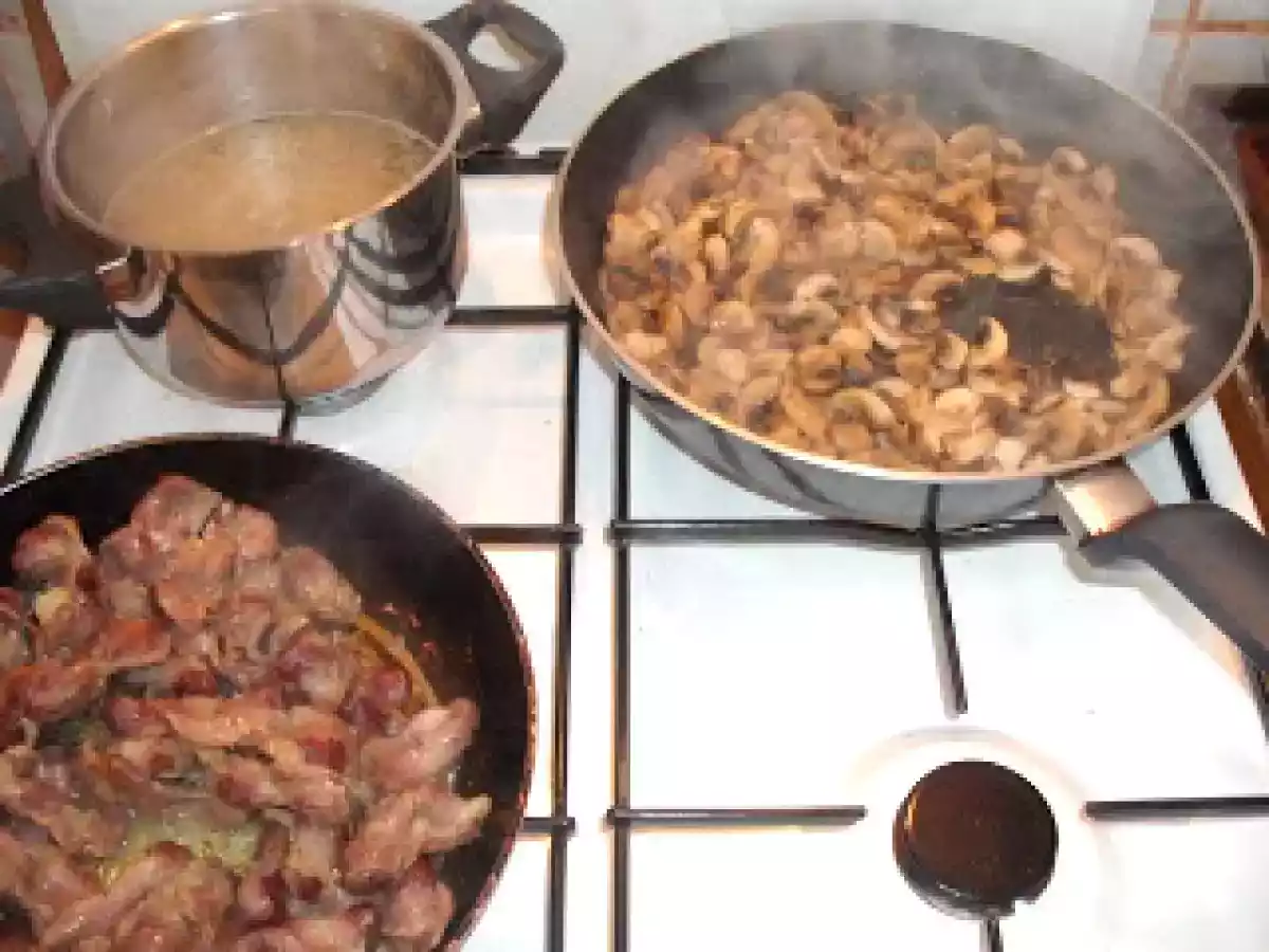 Pipotele cu sos si garnitura de ciuperci sotate - poza 6