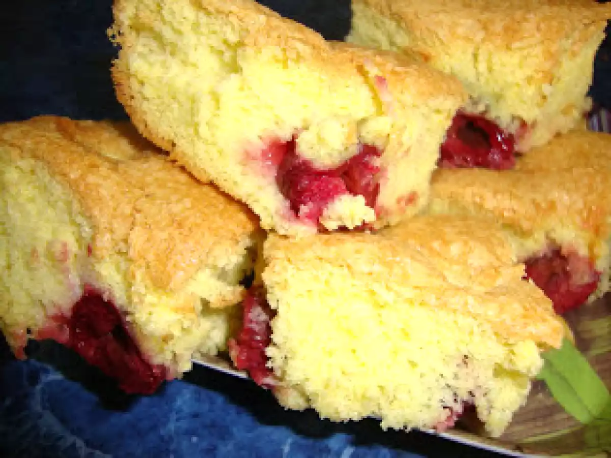 Piscot cu fructe (visine) - poza 2