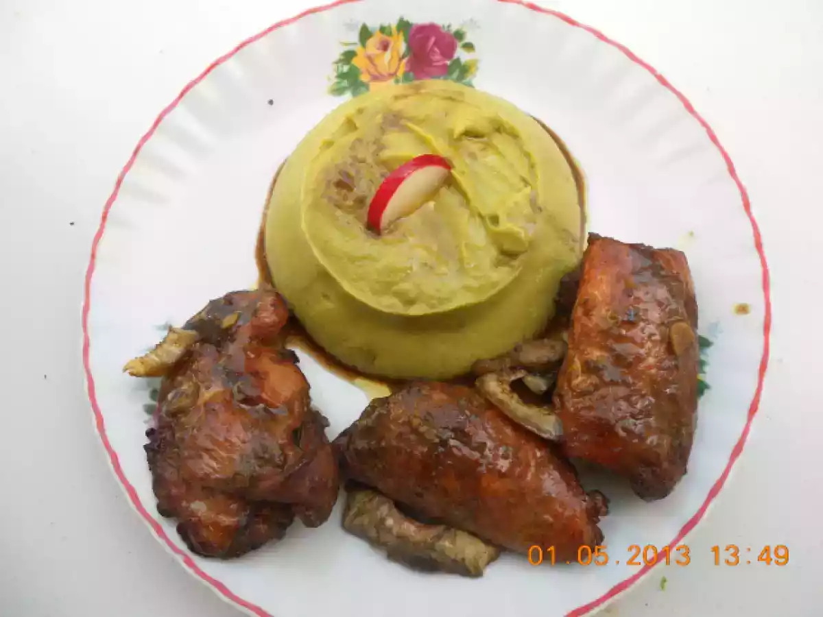 Piure de broccoli cu avocado si cotlet de poc umplut cu prune.