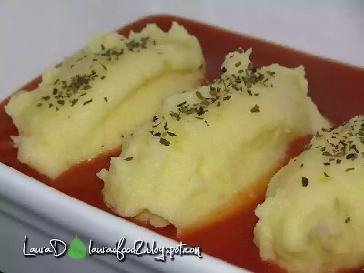 Piure de cartofi aromati in sos rosu - poza 2