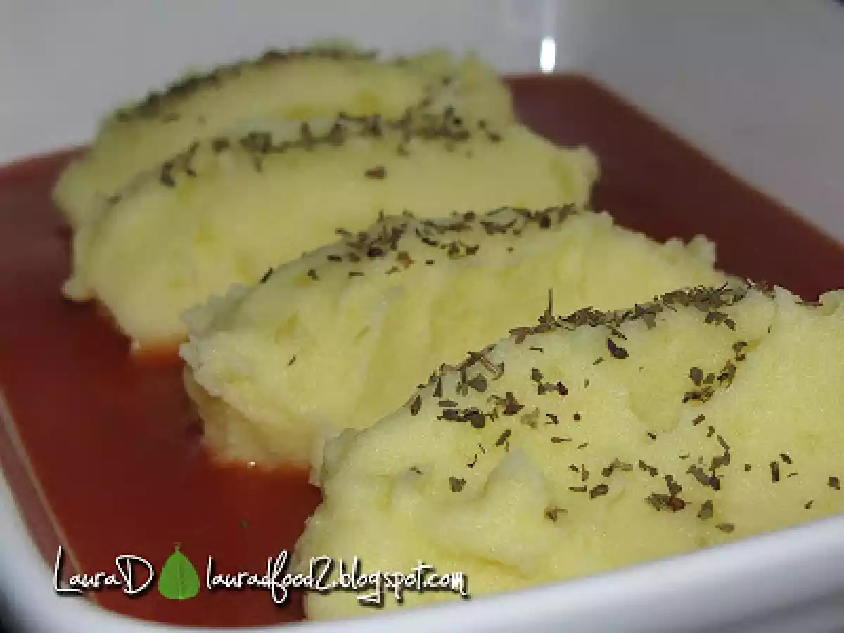 Piure de cartofi aromati in sos rosu - poza 3