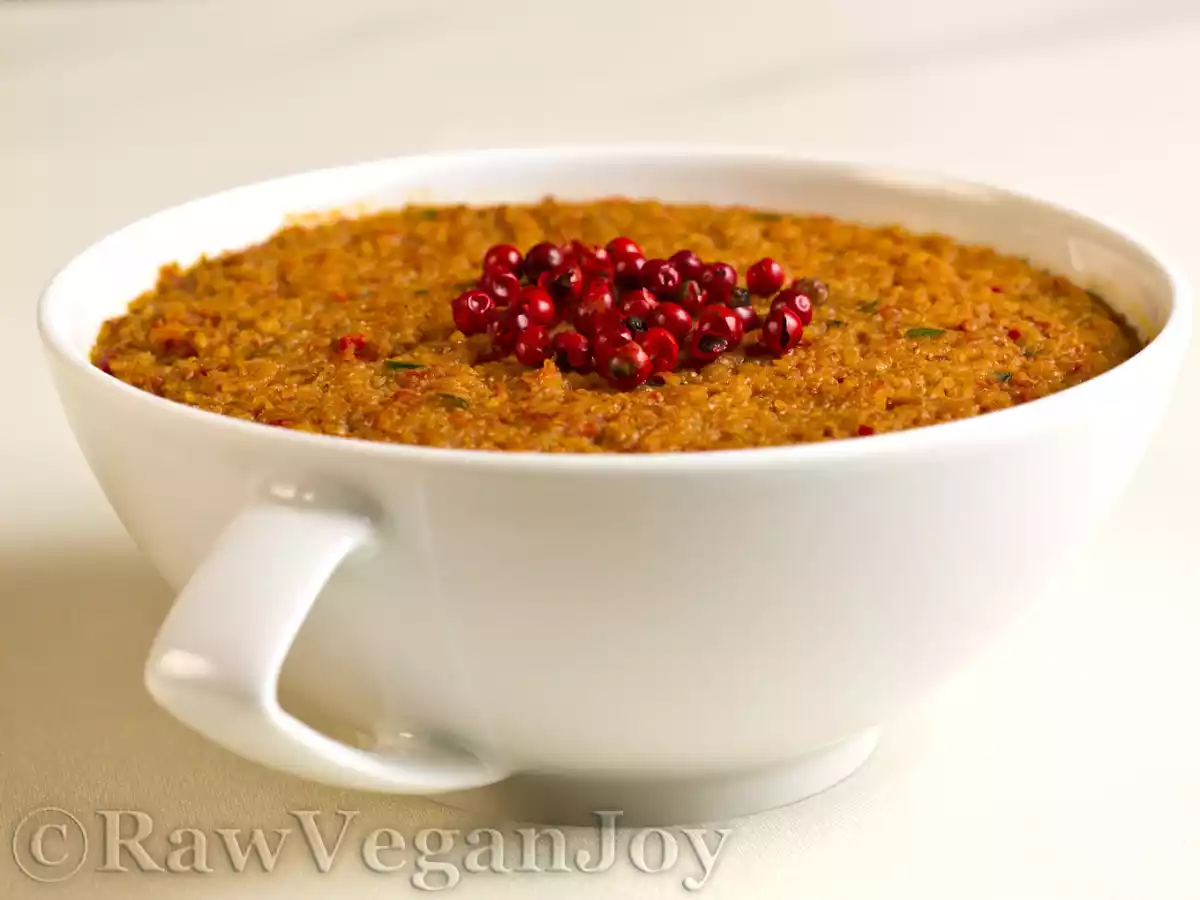 Piure de hrisca cu legume uscate si mirodenii (raw vegan)