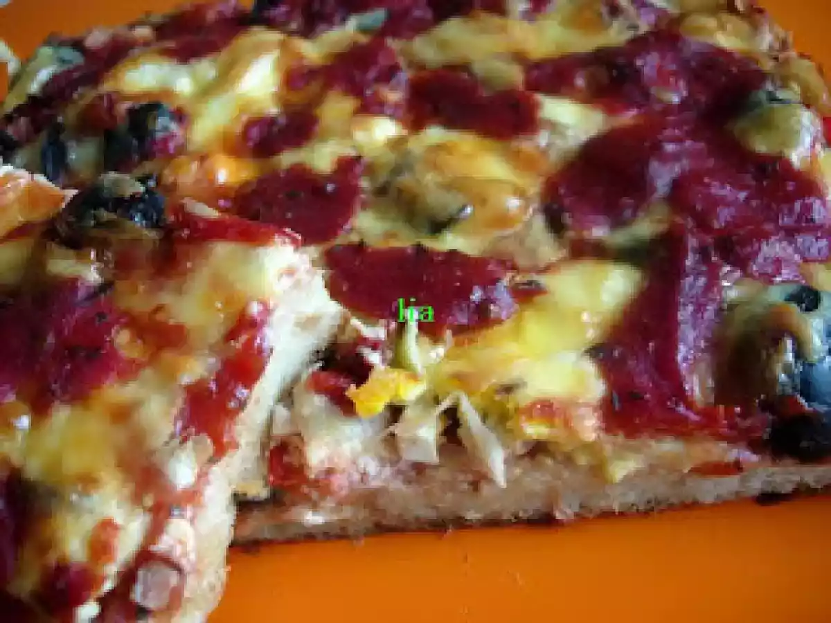 Pizza cu blat de paine