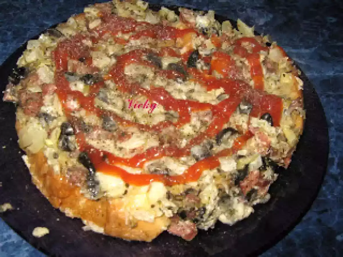 Pizza cu blat de paine, la cuptorul cu microunde