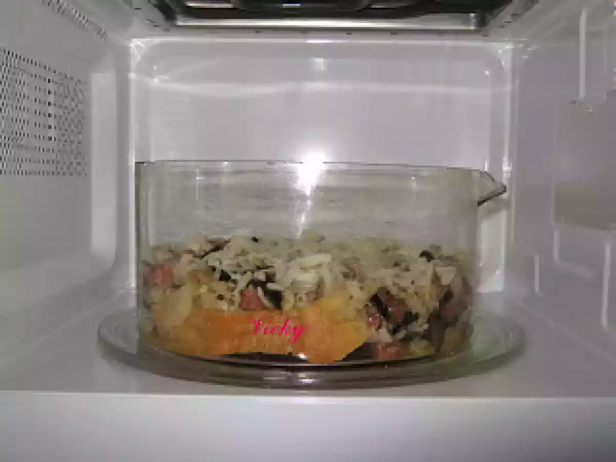 Pizza cu blat de paine, la cuptorul cu microunde - poza 11