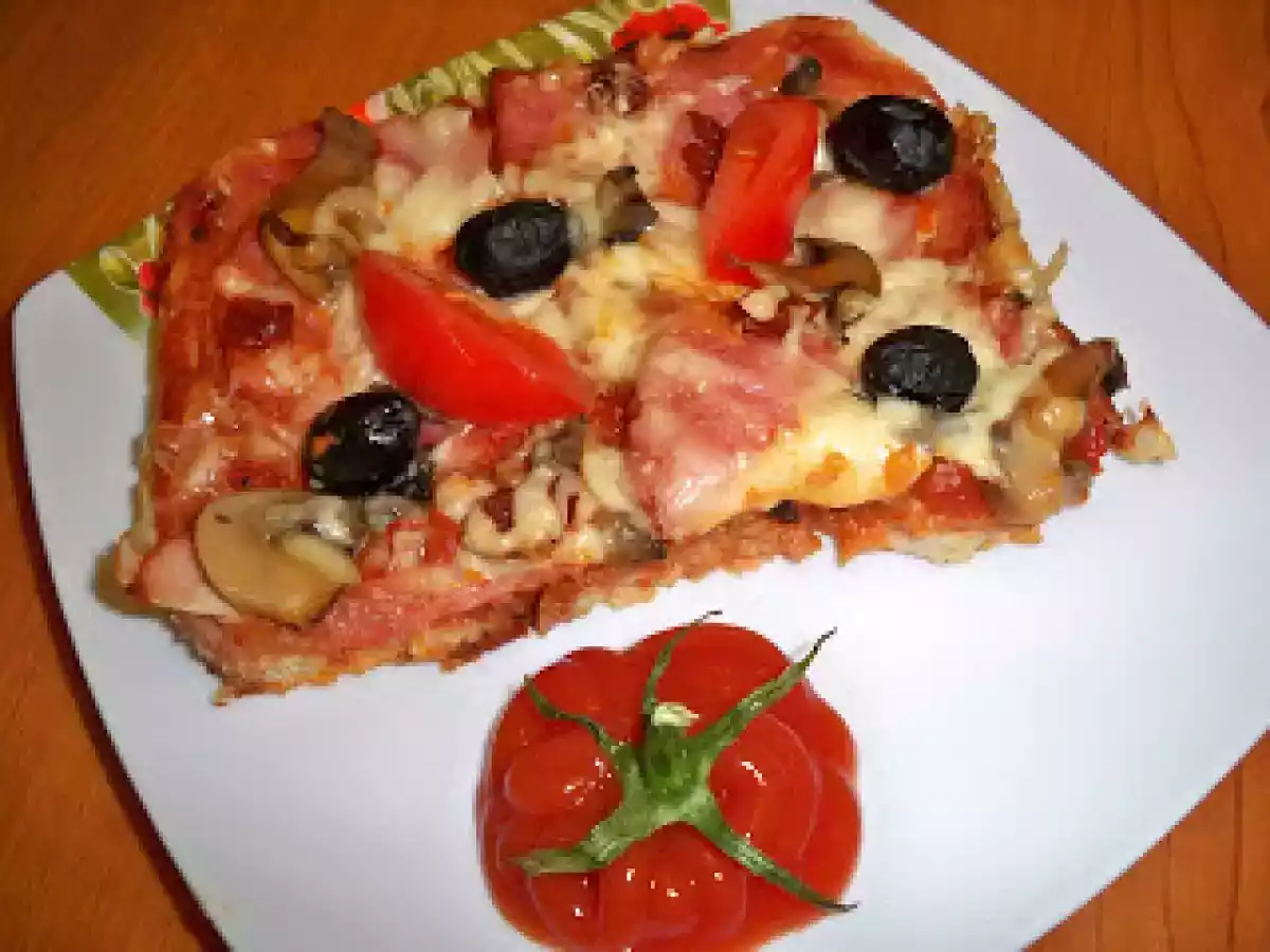 Pizza cu blat din paine