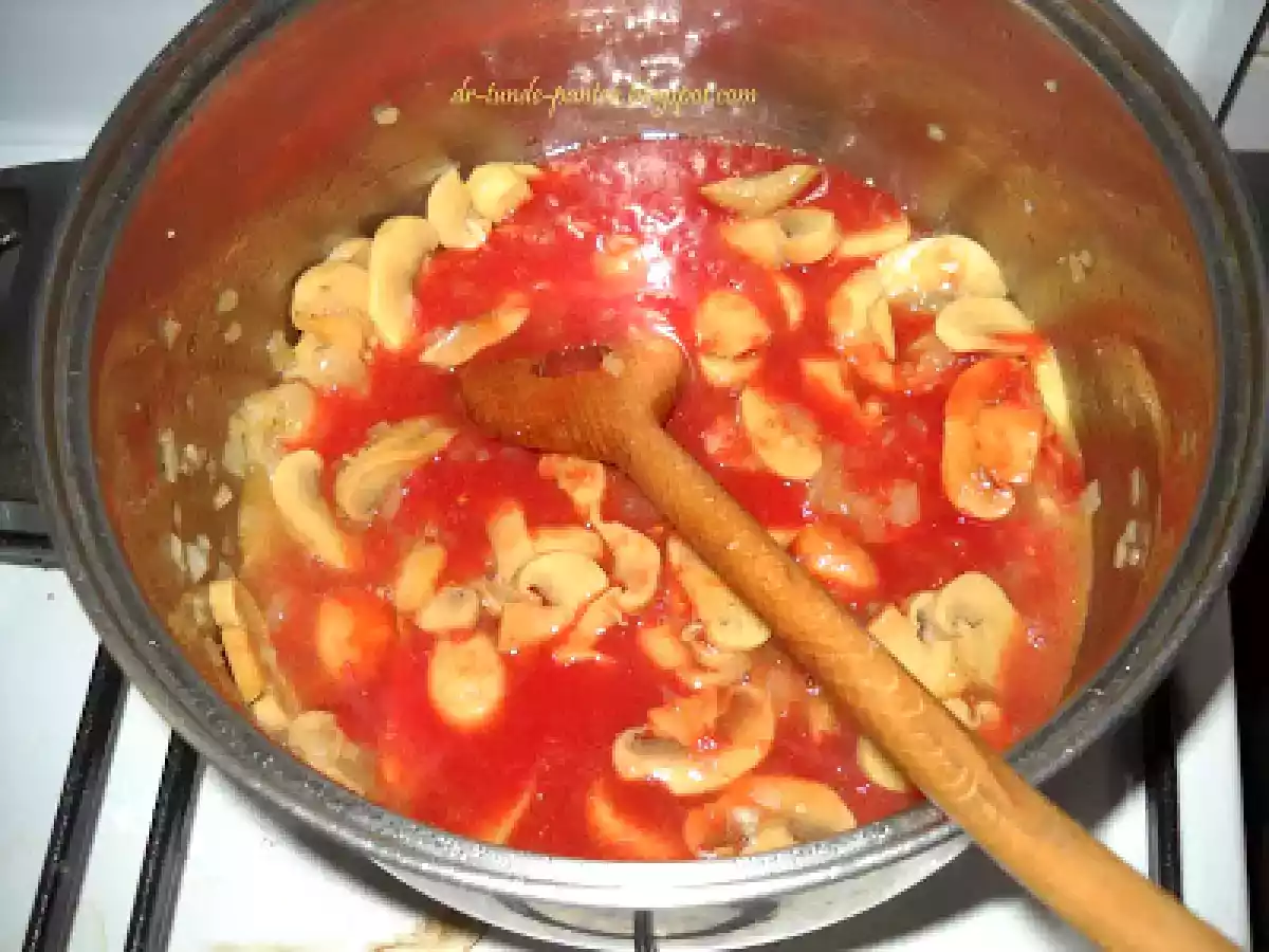 Pizza cu blat din spaghete - poza 4