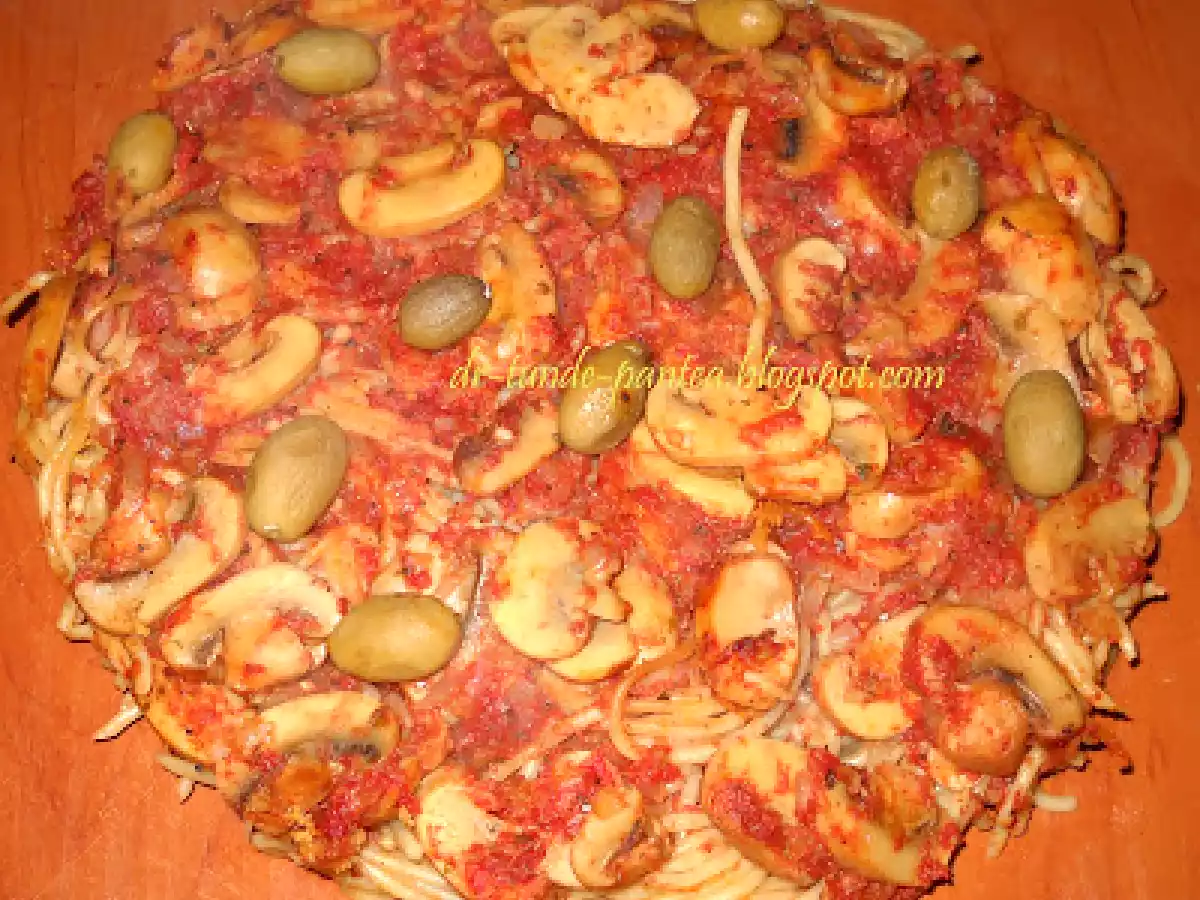 Pizza cu blat din spaghete - poza 7