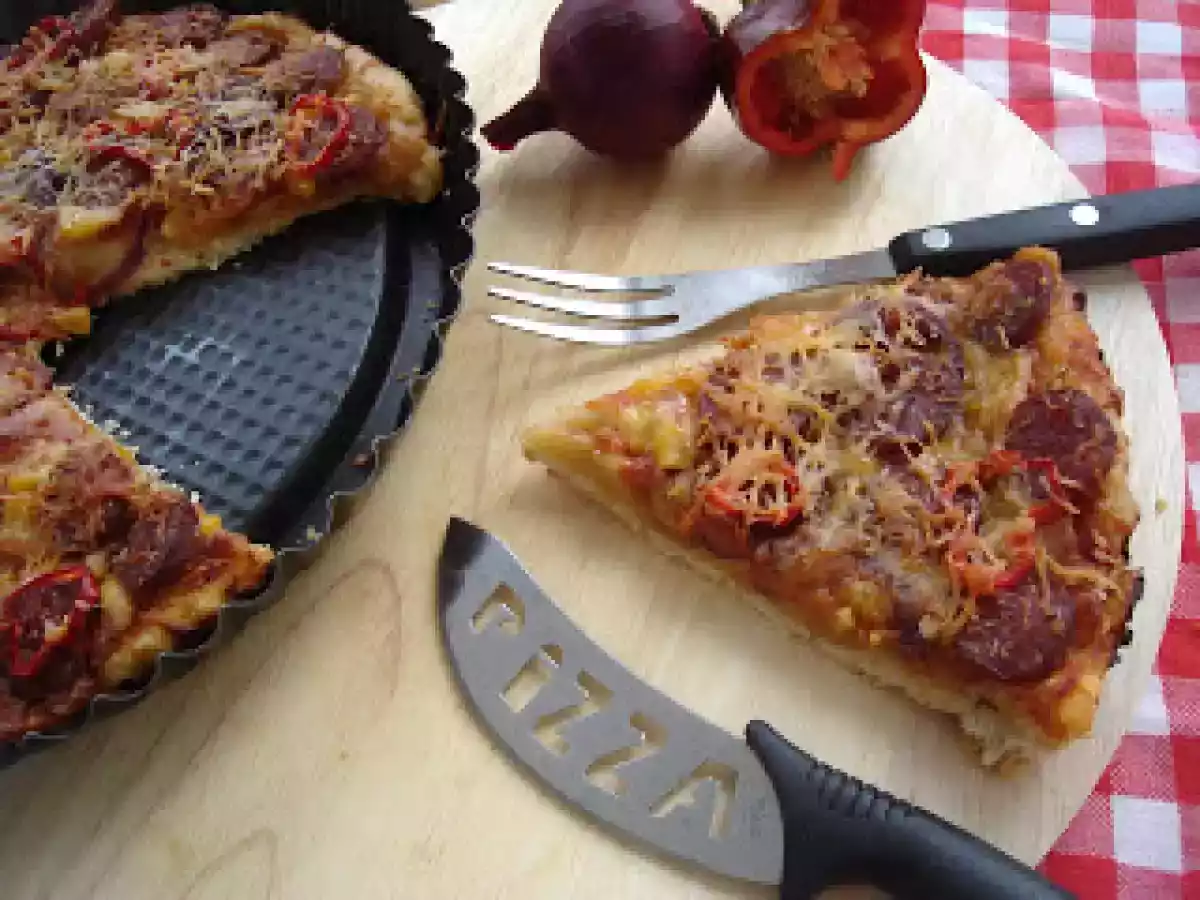 Pizza cu carnati - poza 3