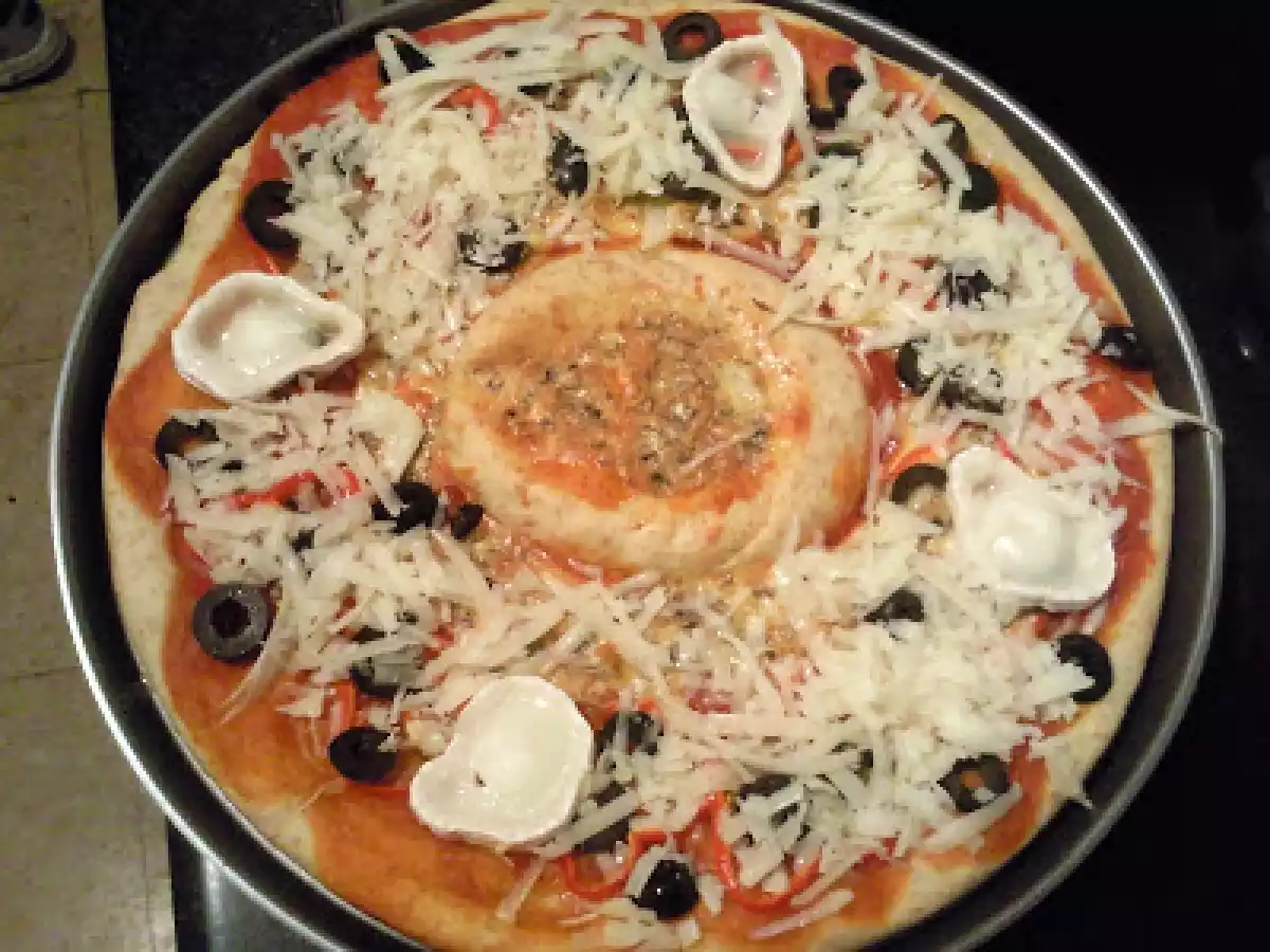 PIZZA CU CIUPERCI SI BRANZA DE CAPRA