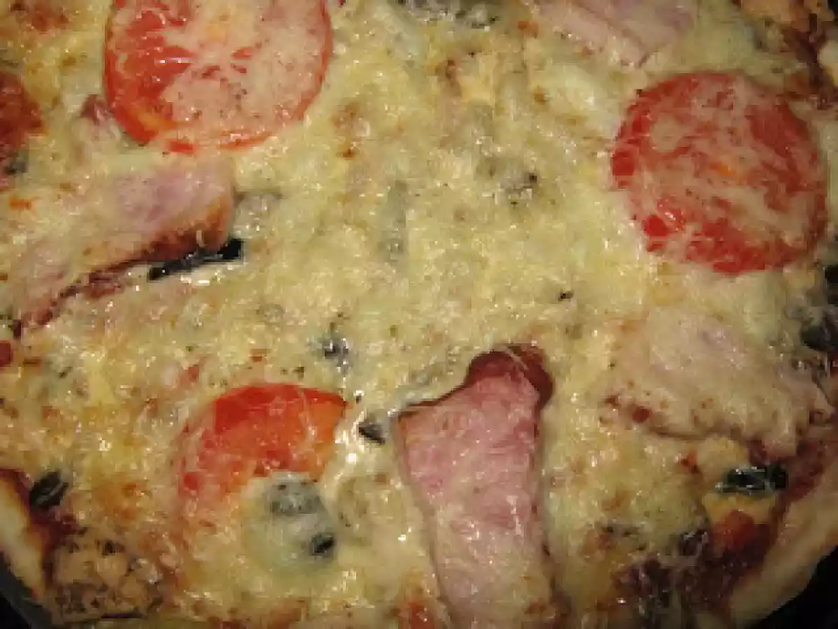 Pizza cu piept de pui