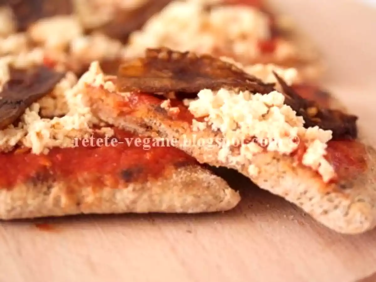 Pizza rapida cu bacon de vinete si tofu afumat - poza 2