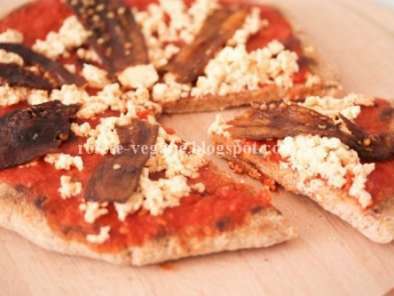 Pizza rapida cu bacon de vinete si tofu afumat