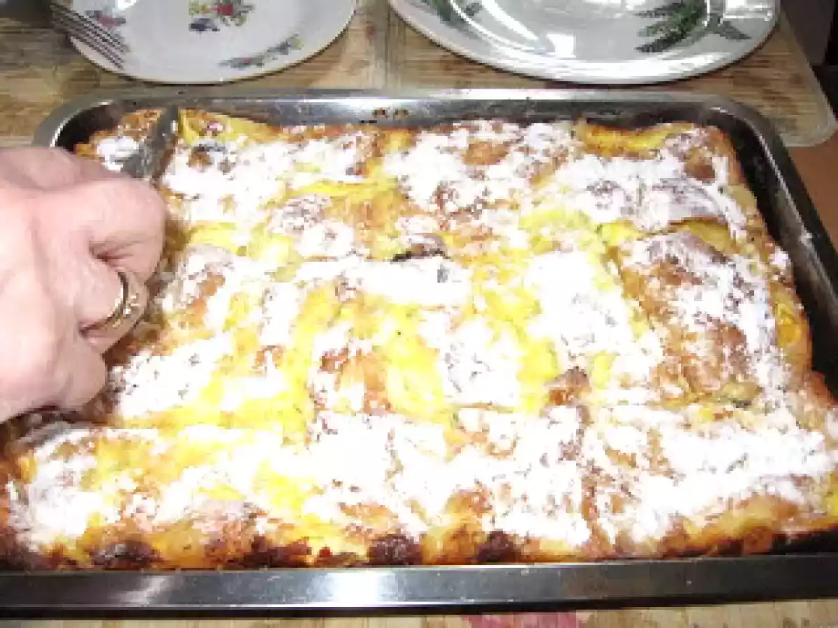 Placinta creata cu branza dulce si stafide - poza 2