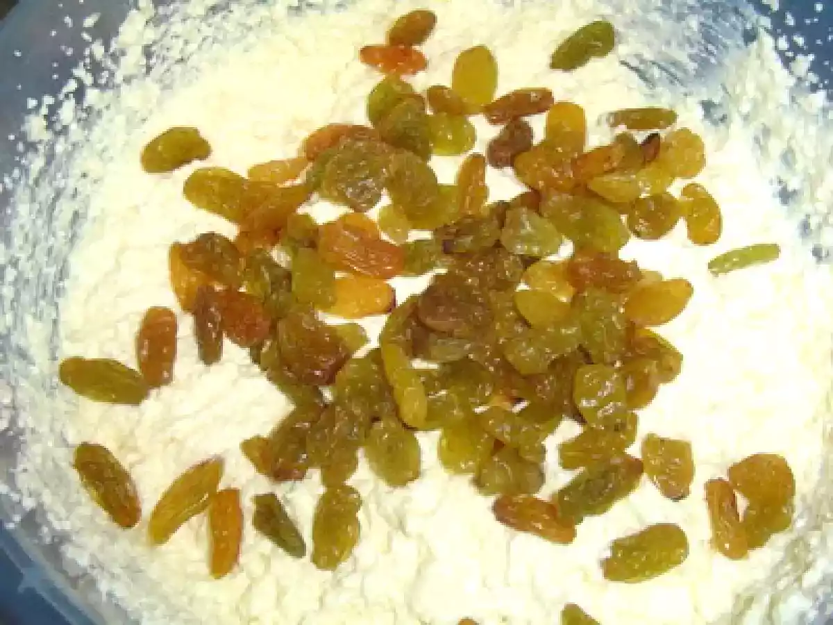 Placinta cu branza dulce si stafide - poza 2