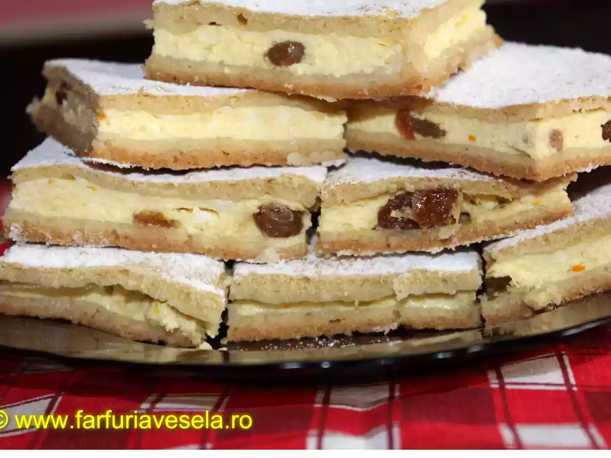 Placinta cu branza dulce si stafide (reteta video)