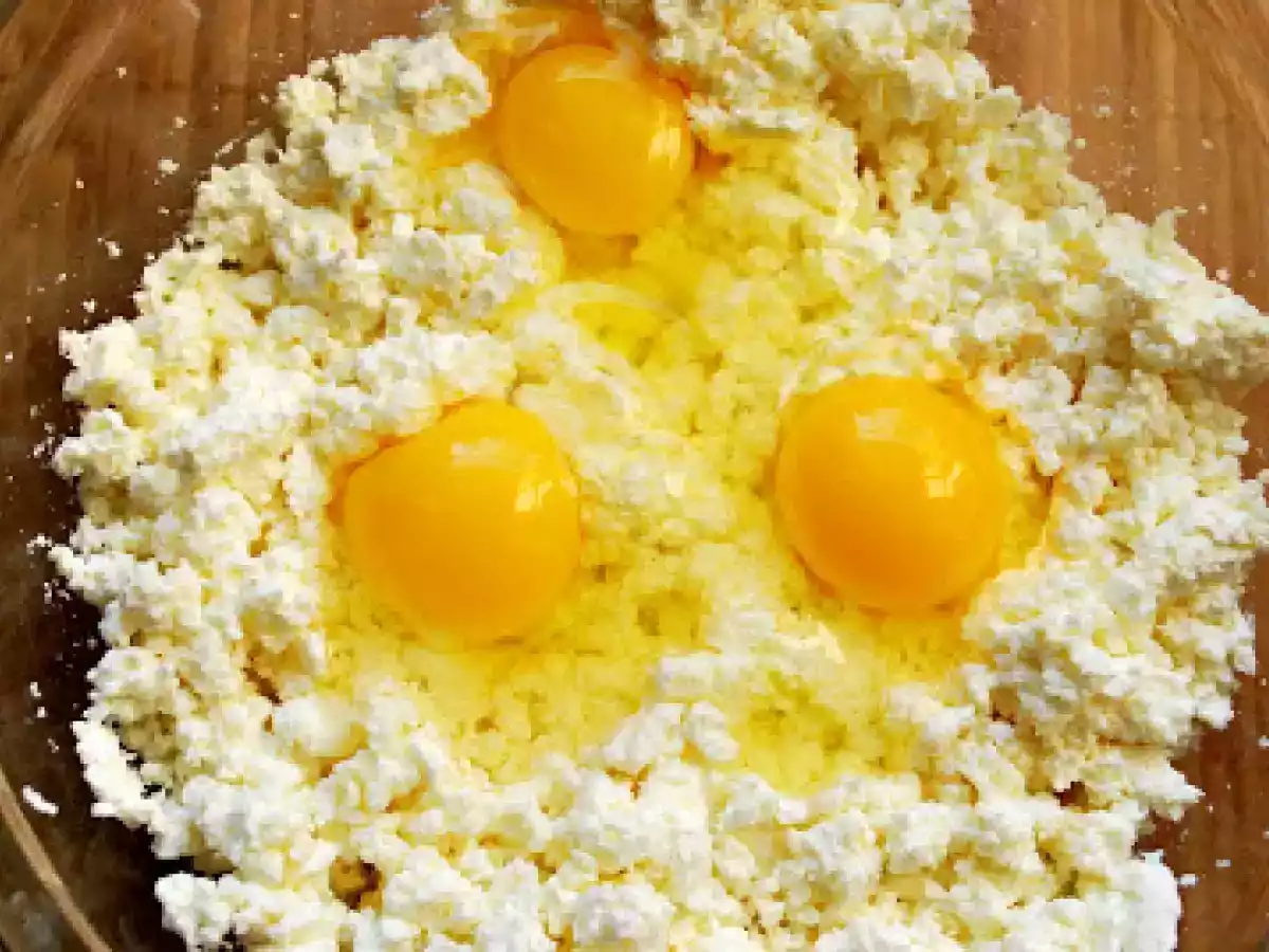 Placinta cu branza dulce si visine - poza 6