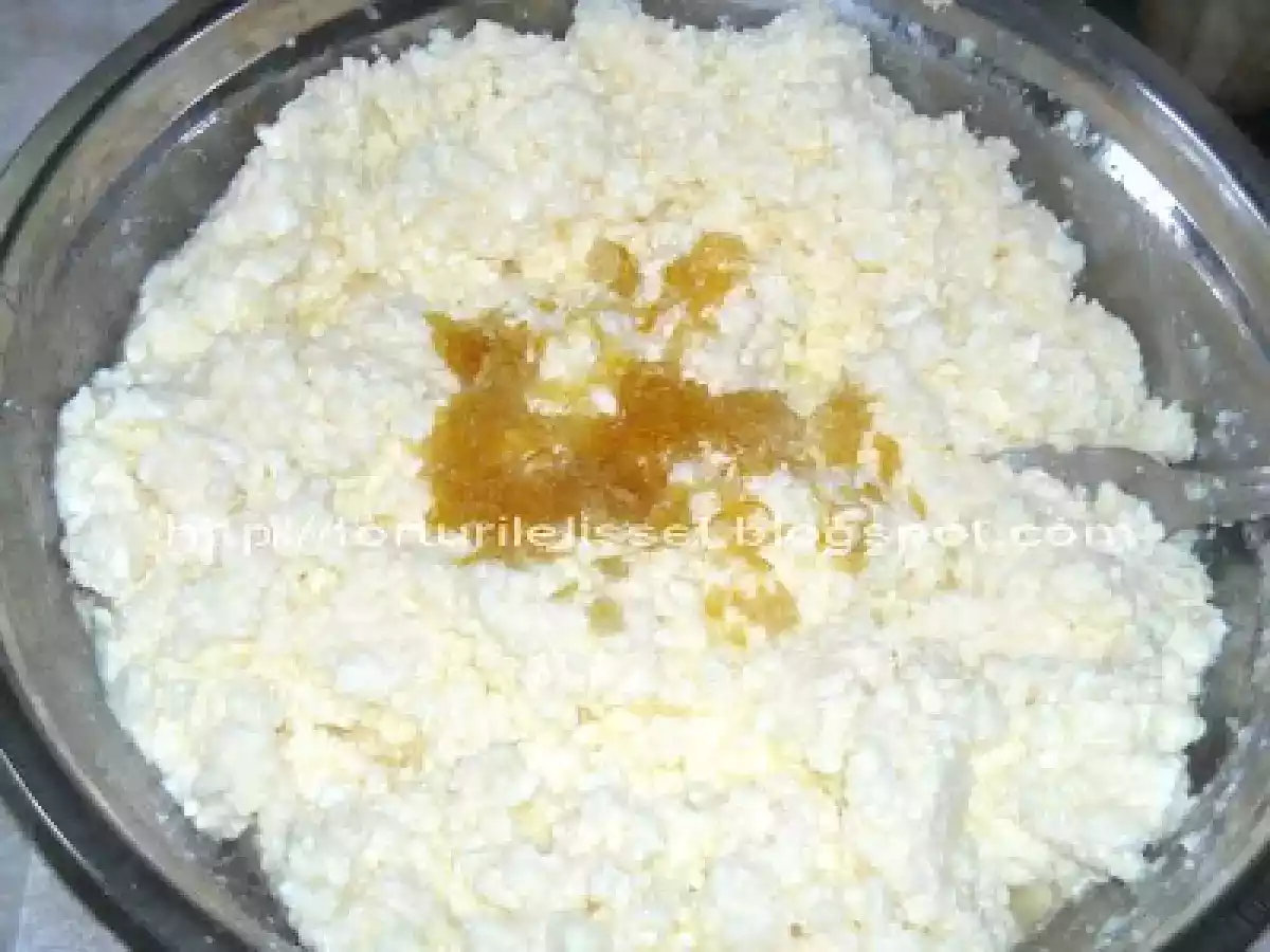 Placinta cu branza, insiropata! - poza 3