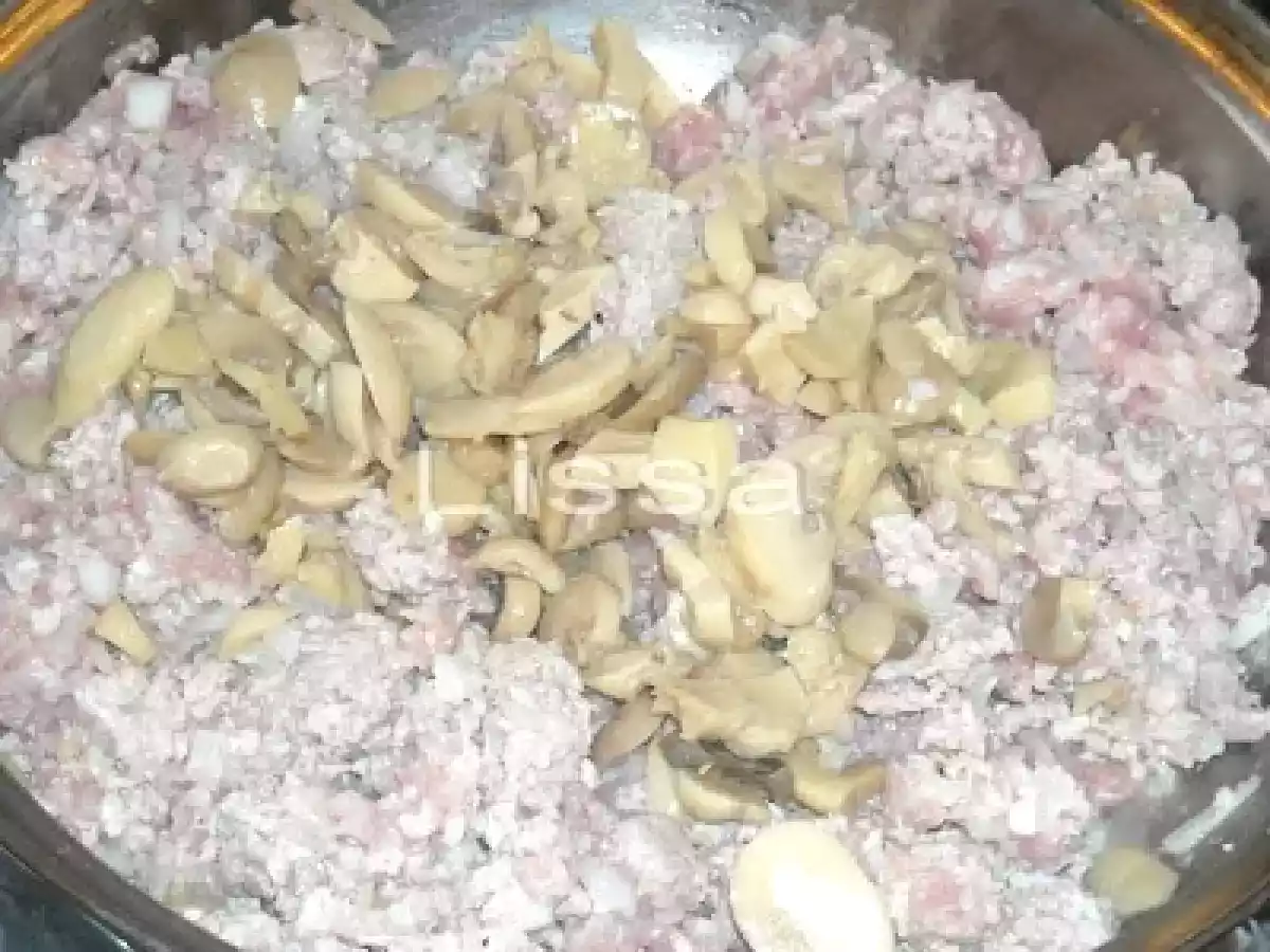 Placinta cu carne si ciuperci - poza 3