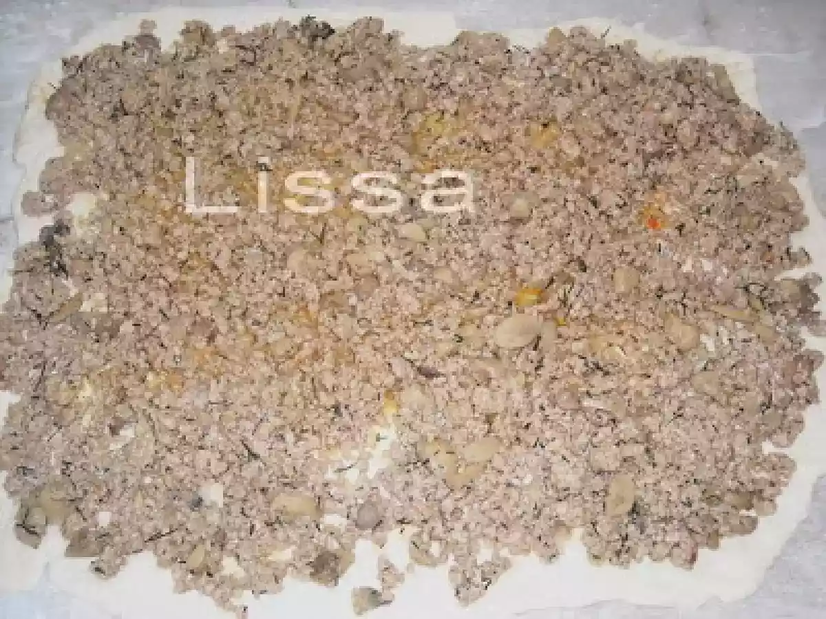 Placinta cu carne si ciuperci - poza 7