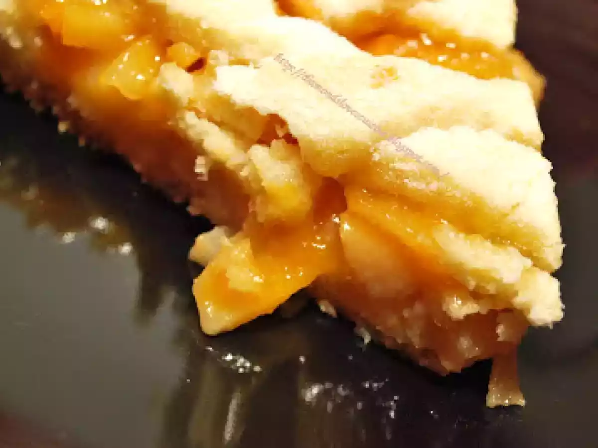 Placinta cu gutui si gem de caise