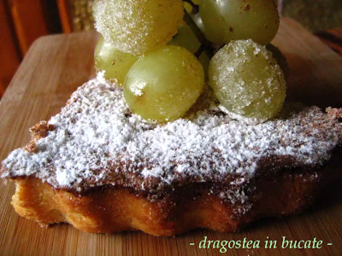 PLACINTA CU NUCA SI STRUGURI FARA SAMBURI