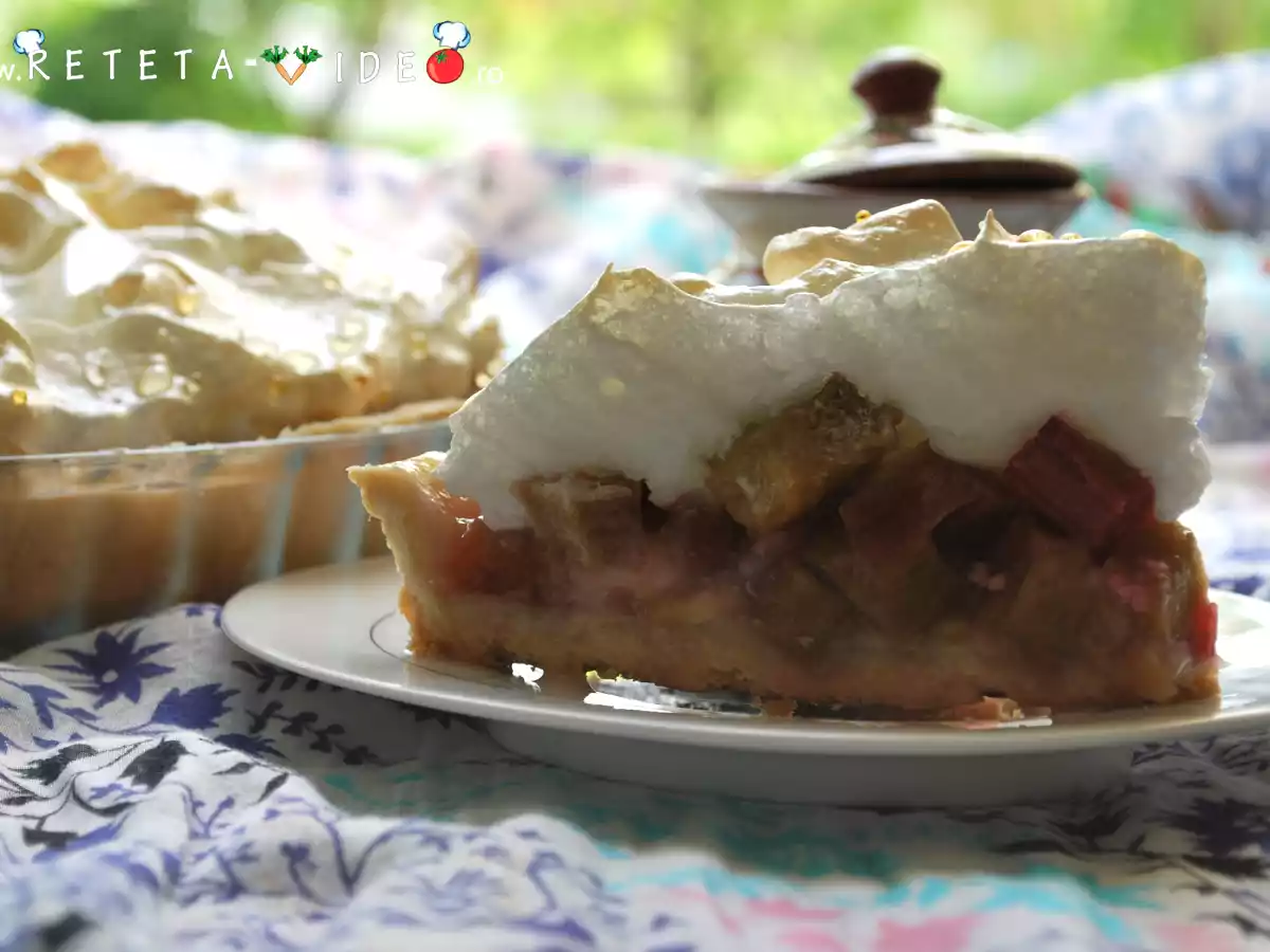 Placinta cu Rubarba si Bezea (Reteta Video)