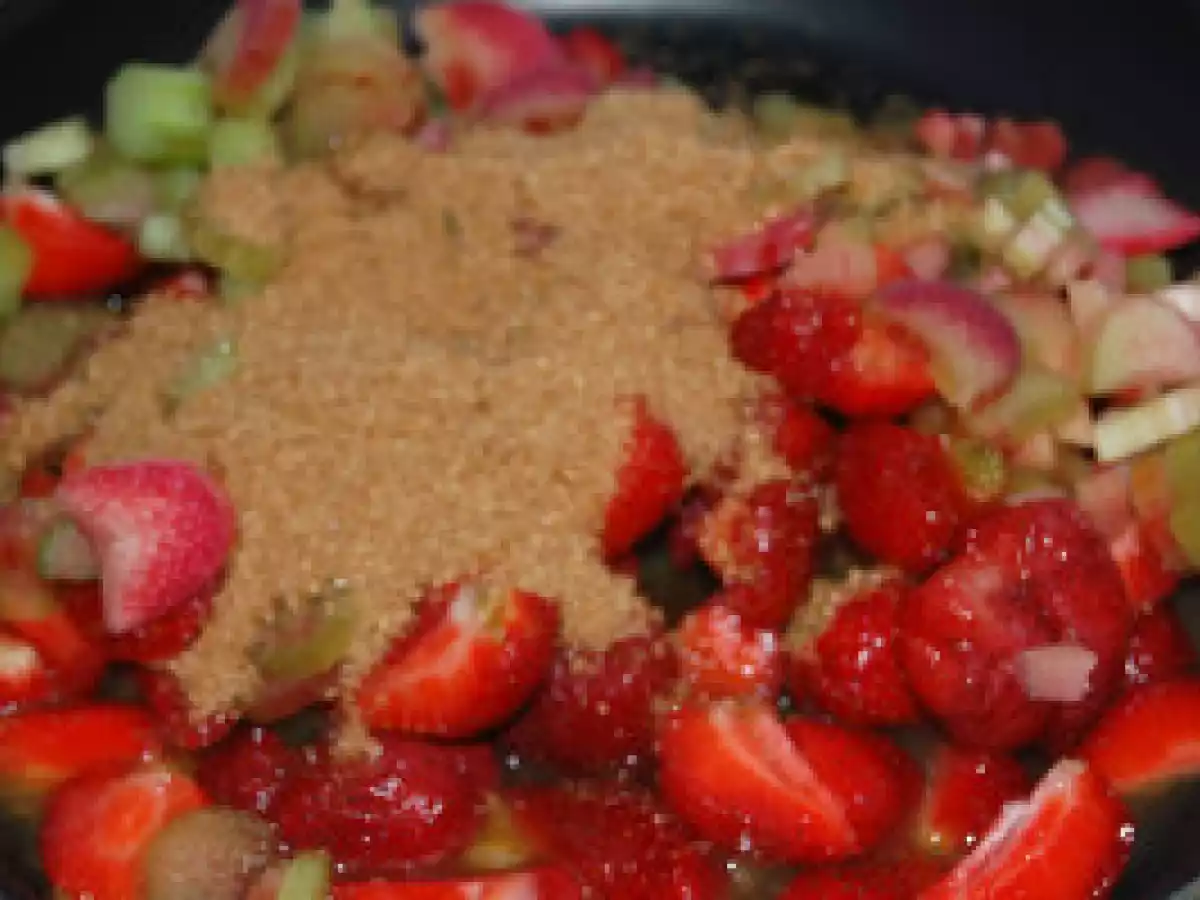 Placinta cu rubarba si capsuni - poza 4