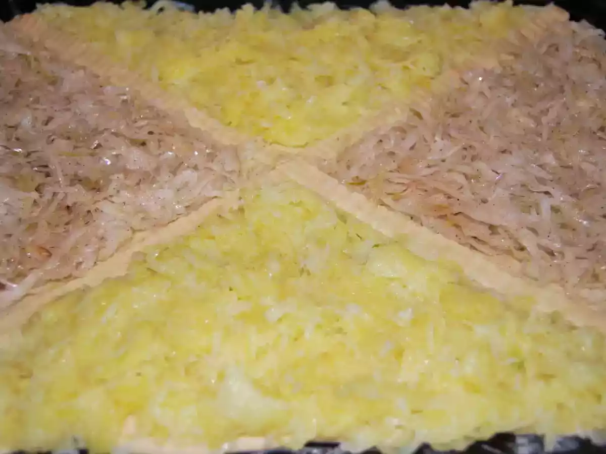 Placinta cu varza acra si cartofi