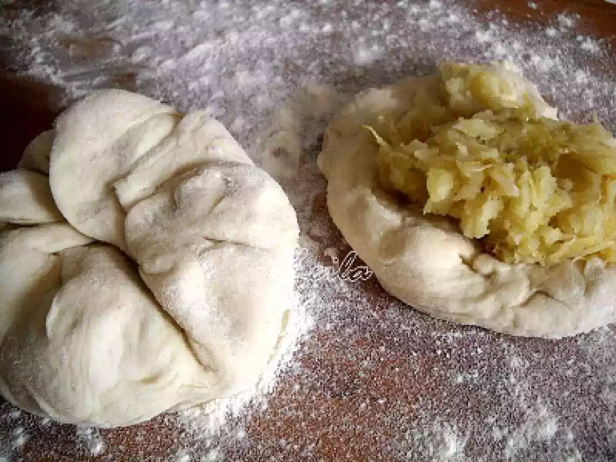 Placinta cu varza si cartofi de post - poza 9