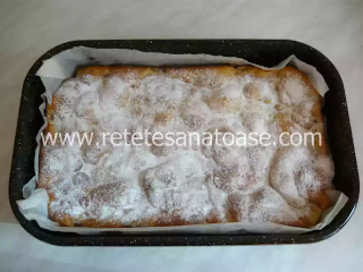 Placinta de mere in aluat pufos - poza 3