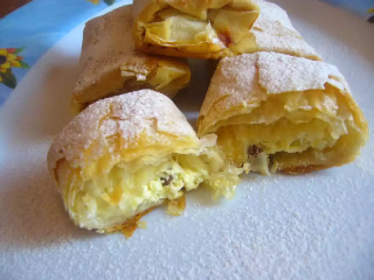 Placinta, , Pachetel cu branza de vaci si stafide, , 