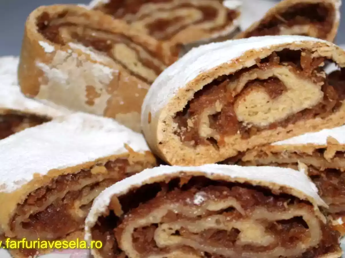 Placinta rulata cu mere (reteta video)