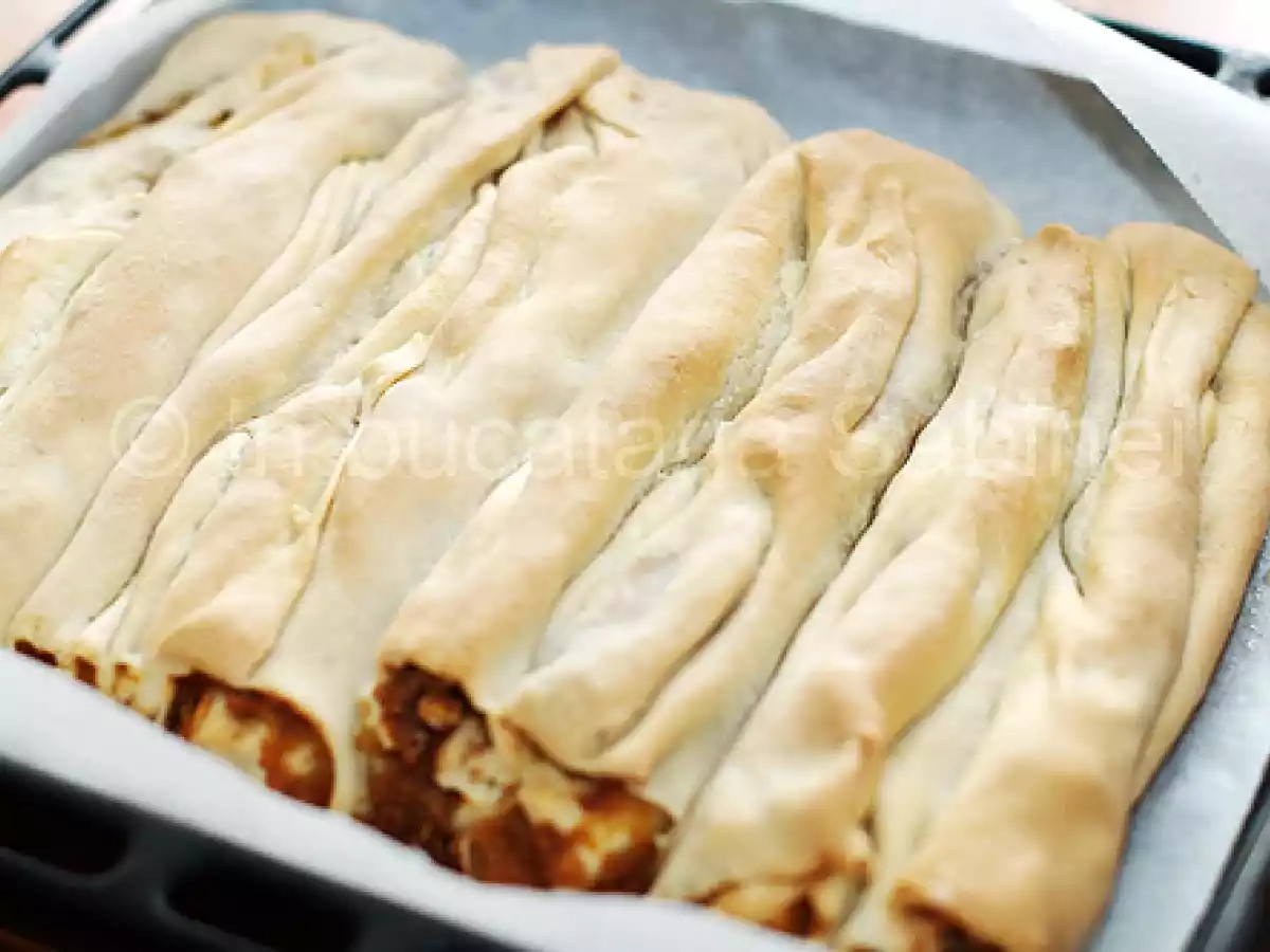 PLACINTA TARANEASCA DE DOVLEAC CU NUCI - poza 2