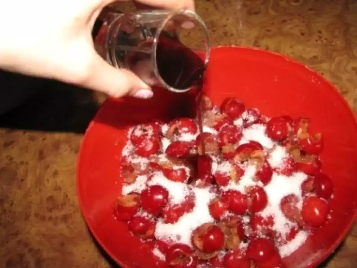 Placinte crocante cu cirese si visine - poza 2