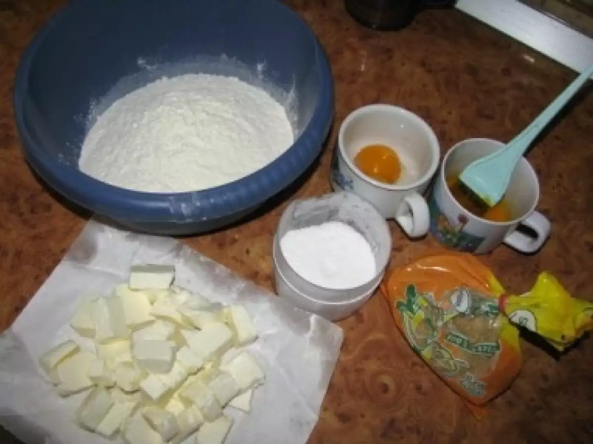 Placinte crocante cu cirese si visine - poza 4