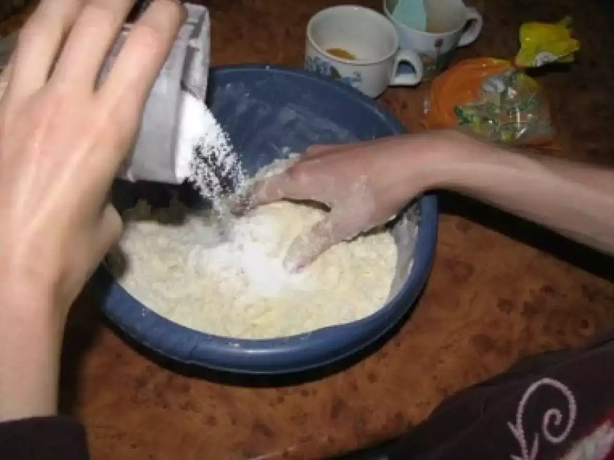 Placinte crocante cu cirese si visine - poza 5